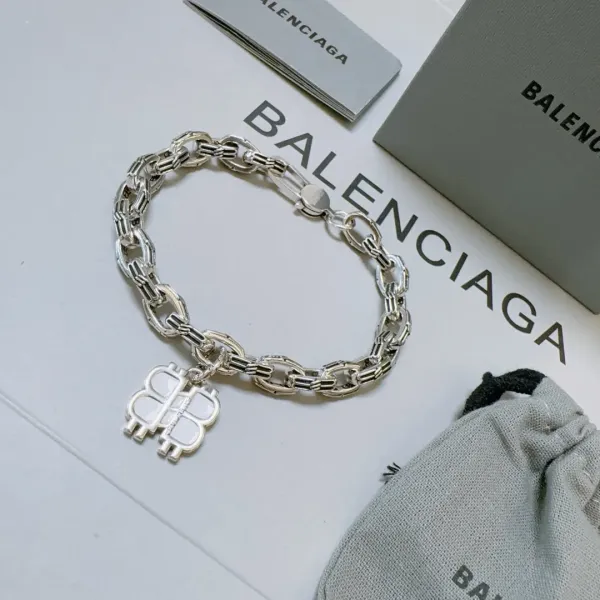 【BALENCIAGA】ブレスレット、ファッションシンプルなスタイル 240814 【BALENCIAGA】ブレスレット、ファッションシンプルなスタイル 240814