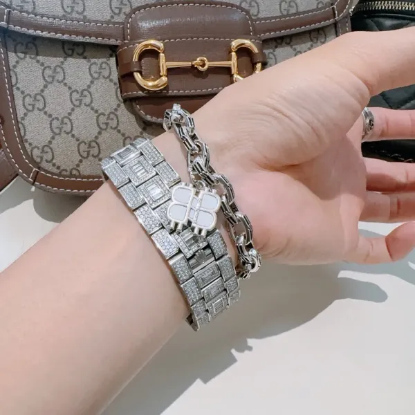 【BALENCIAGA】ブレスレット、ファッションシンプルなスタイル 240814 【BALENCIAGA】ブレスレット、ファッションシンプルなスタイル 240814