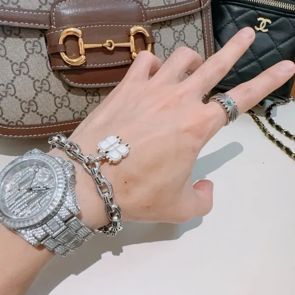 【BALENCIAGA】ブレスレット、ファッションシンプルなスタイル 240814 【BALENCIAGA】ブレスレット、ファッションシンプルなスタイル 240814