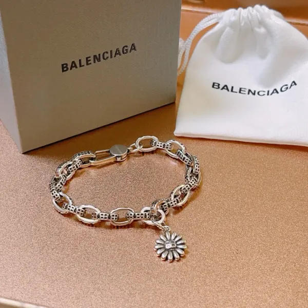 【BALENCIAGA】ブレスレット、ファッションシンプルなスタイル 240814 【BALENCIAGA】ブレスレット、ファッションシンプルなスタイル 240814