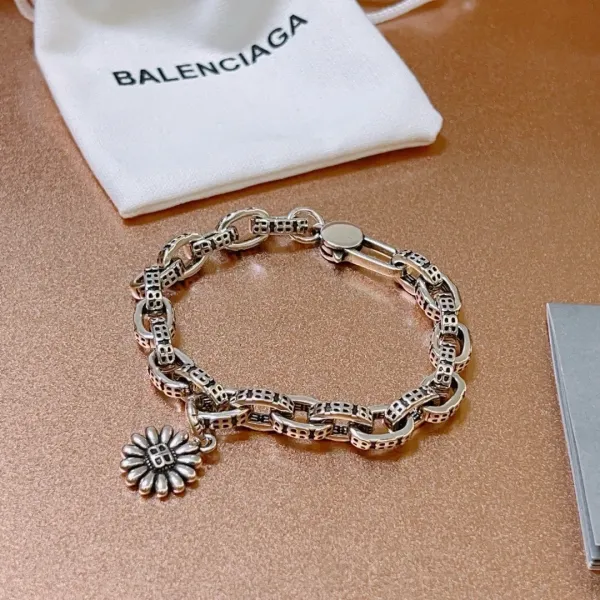 【BALENCIAGA】ブレスレット、ファッションシンプルなスタイル 240814 【BALENCIAGA】ブレスレット、ファッションシンプルなスタイル 240814