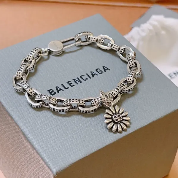 【BALENCIAGA】ブレスレット、ファッションシンプルなスタイル 240814 【BALENCIAGA】ブレスレット、ファッションシンプルなスタイル 240814