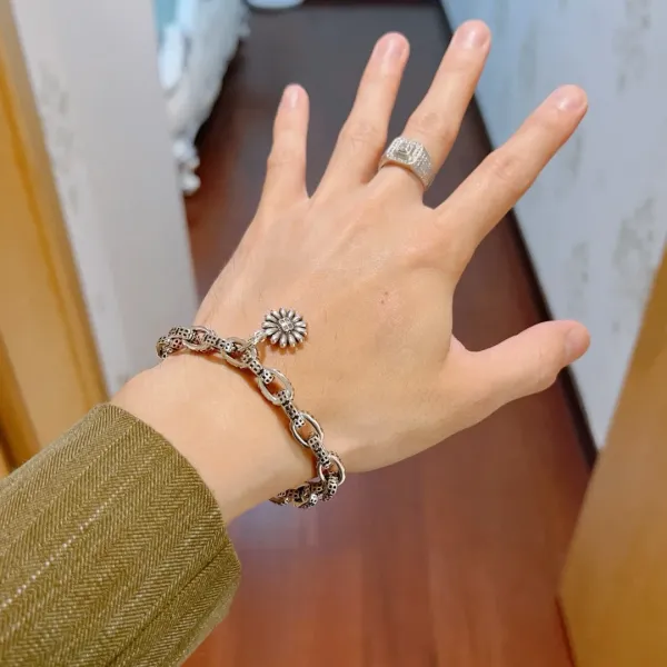【BALENCIAGA】ブレスレット、ファッションシンプルなスタイル 240814 【BALENCIAGA】ブレスレット、ファッションシンプルなスタイル 240814