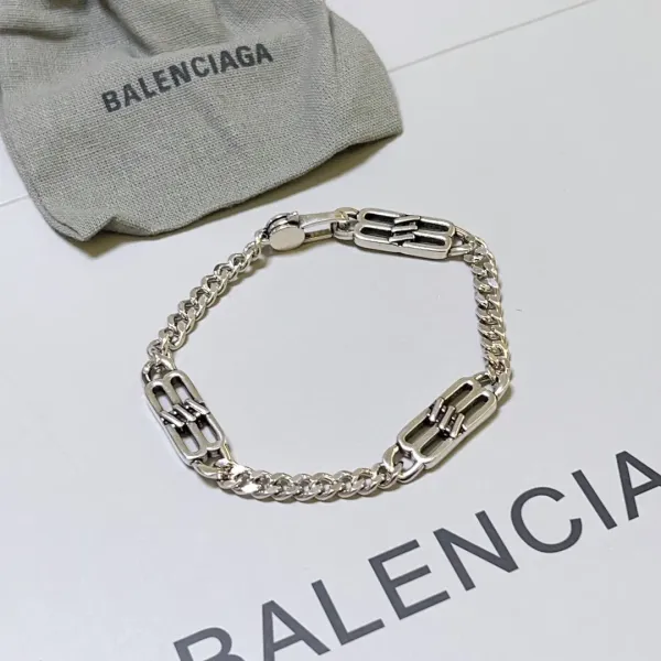 【BALENCIAGA】ブレスレット、ファッションシンプルなスタイル 【BALENCIAGA】ブレスレット、ファッションシンプルなスタイル