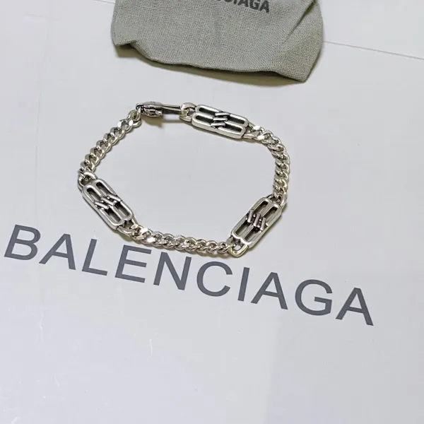 【BALENCIAGA】ブレスレット、ファッションシンプルなスタイル 【BALENCIAGA】ブレスレット、ファッションシンプルなスタイル