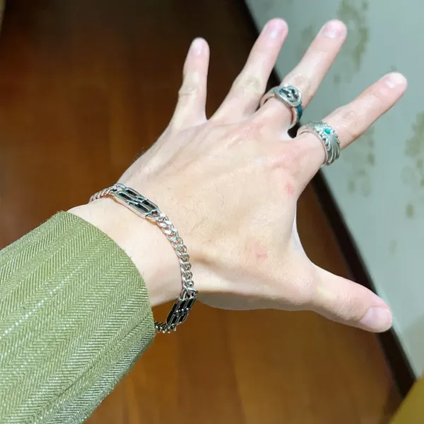 【BALENCIAGA】ブレスレット、ファッションシンプルなスタイル 【BALENCIAGA】ブレスレット、ファッションシンプルなスタイル
