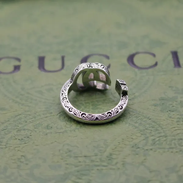 GUCCI エナメル インターロッキングG ブレスレット GUCCI エナメル インターロッキングG ブレスレット