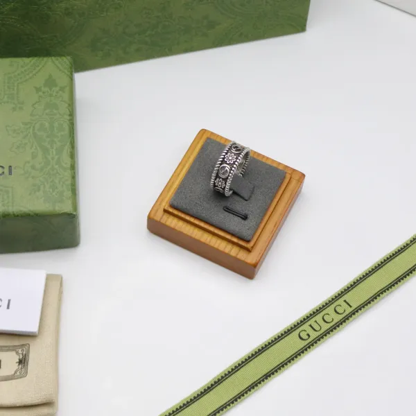 GUCCI エナメル インターロッキングG ブレスレット GUCCI エナメル インターロッキングG ブレスレット
