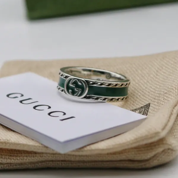 GUCCI エナメル インターロッキングG ブレスレット