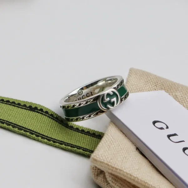 GUCCI エナメル インターロッキングG ブレスレット