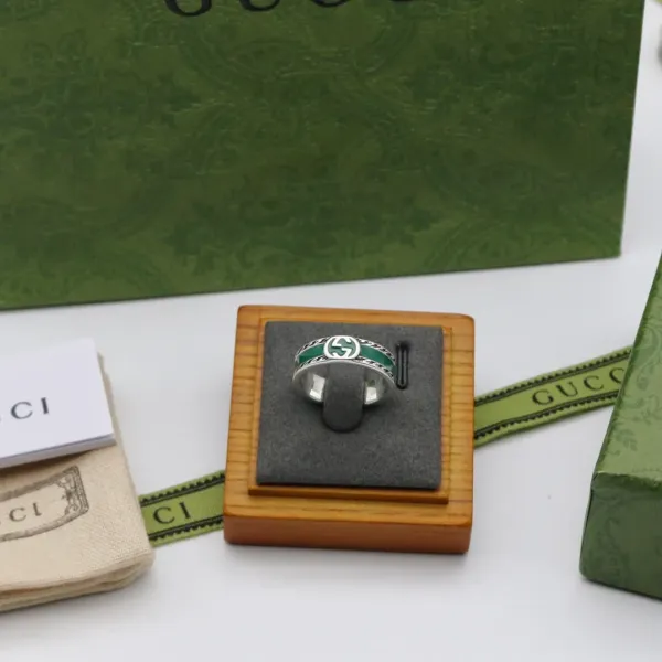 GUCCI エナメル インターロッキングG ブレスレット