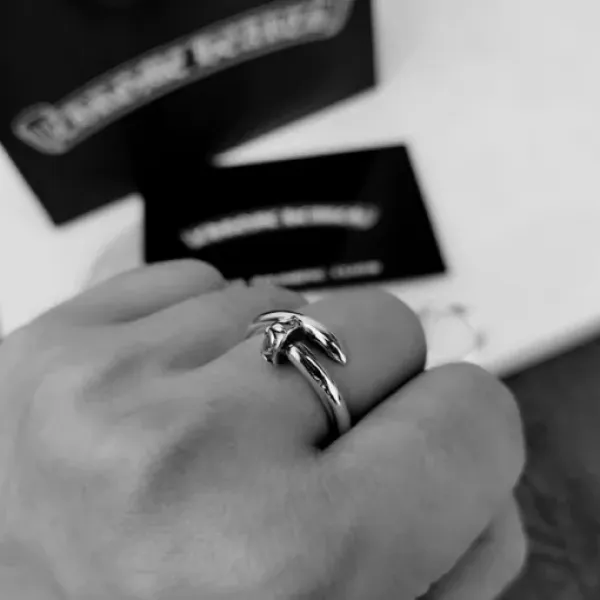 【Chrome Hearts】  男性と女性のためのクロエハートファッションパーソナリティリング