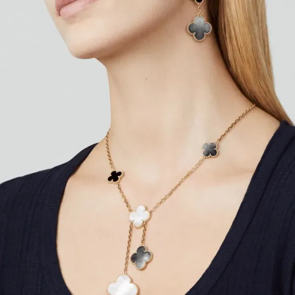【Vancleef & Arpels】 マジック アルハンブラ イヤリング、3モチーフ
