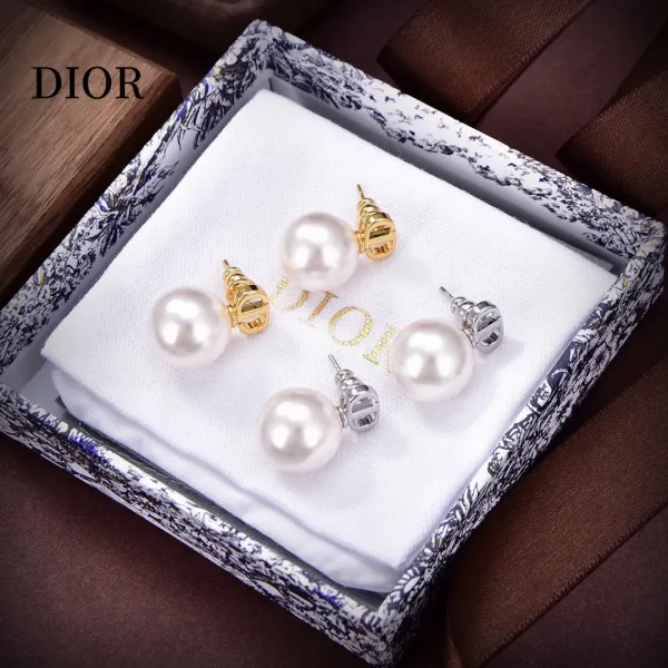 【DIOR】ディオール ファッションスタイルのイヤリング 【DIOR】ディオール ファッションスタイルのイヤリング