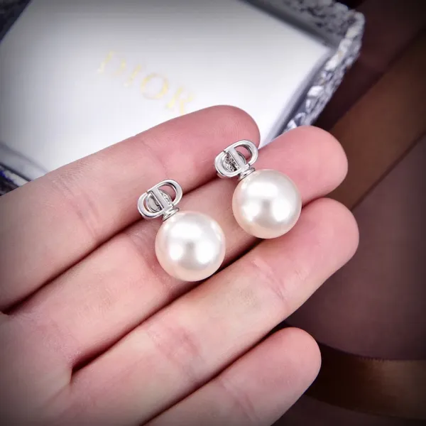 【DIOR】ディオール ファッションスタイルのイヤリング 【DIOR】ディオール ファッションスタイルのイヤリング