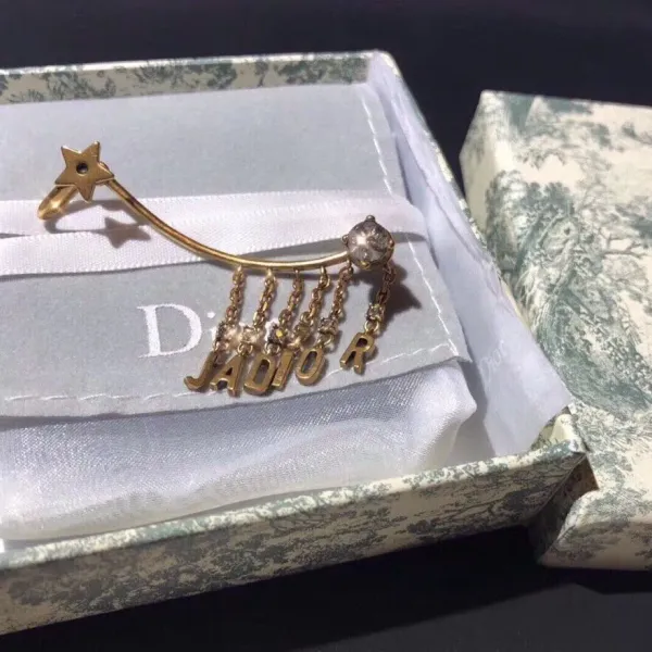 【DIOR】ディオール ファッションスタイルのイヤリング 【DIOR】ディオール ファッションスタイルのイヤリング