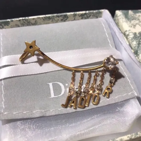 【DIOR】ディオール ファッションスタイルのイヤリング 【DIOR】ディオール ファッションスタイルのイヤリング