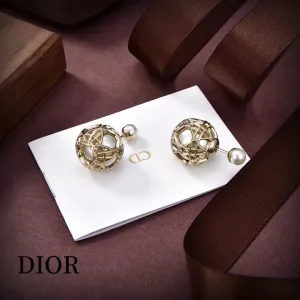【DIOR】 ディオール ファッションスタイルのイヤリング 【DIOR】 ディオール ファッションスタイルのイヤリング