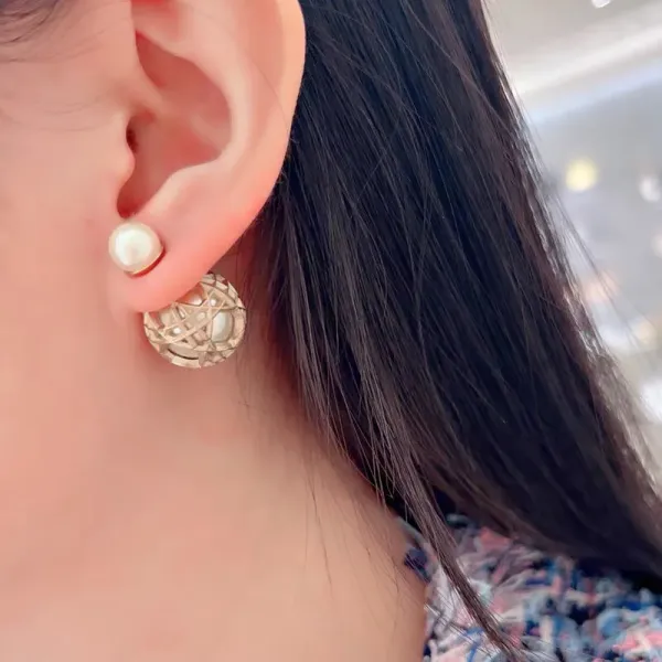 【DIOR】 ディオール ファッションスタイルのイヤリング