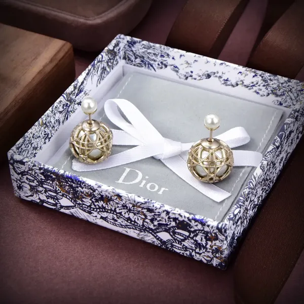 【DIOR】 ディオール ファッションスタイルのイヤリング
