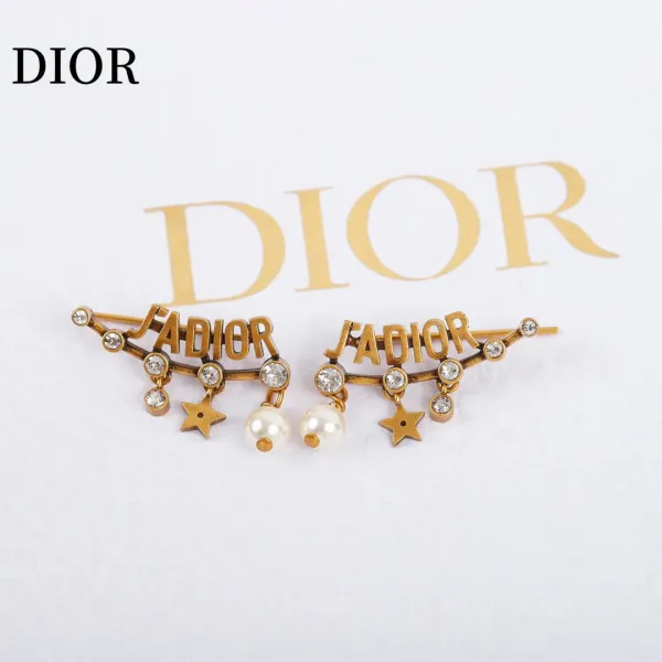 【DIOR】 ディオール ファッションスタイルのイヤリング 【DIOR】 ディオール ファッションスタイルのイヤリング