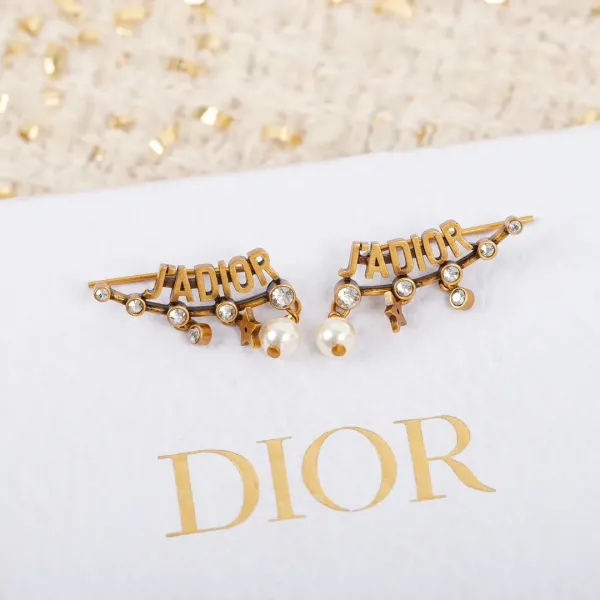 【DIOR】 ディオール ファッションスタイルのイヤリング 【DIOR】 ディオール ファッションスタイルのイヤリング
