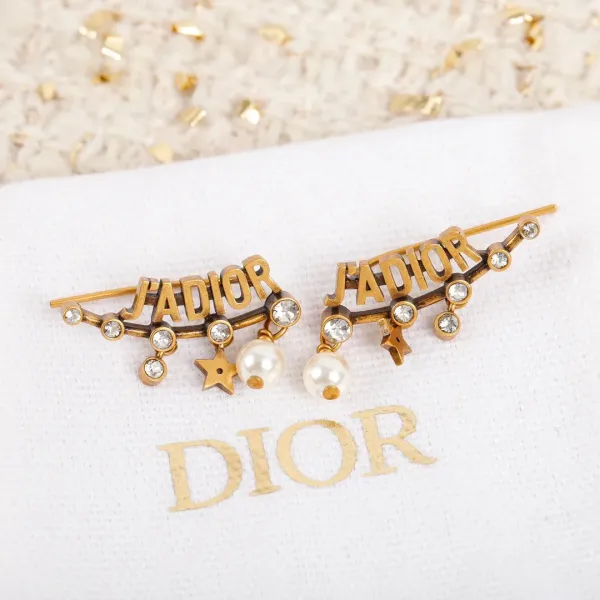 【DIOR】 ディオール ファッションスタイルのイヤリング 【DIOR】 ディオール ファッションスタイルのイヤリング
