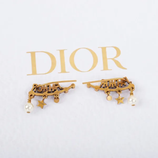 【DIOR】 ディオール ファッションスタイルのイヤリング 【DIOR】 ディオール ファッションスタイルのイヤリング