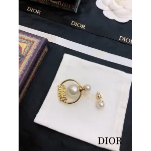 【DIOR】 ディオール ファッションスタイルのイヤリング 【DIOR】 ディオール ファッションスタイルのイヤリング