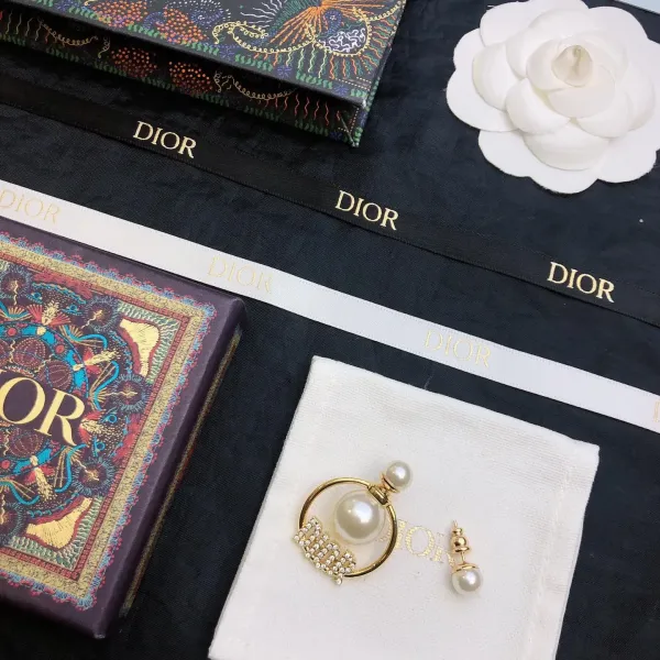 【DIOR】 ディオール ファッションスタイルのイヤリング 【DIOR】 ディオール ファッションスタイルのイヤリング