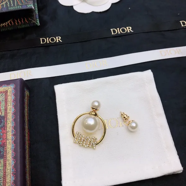 【DIOR】 ディオール ファッションスタイルのイヤリング 【DIOR】 ディオール ファッションスタイルのイヤリング