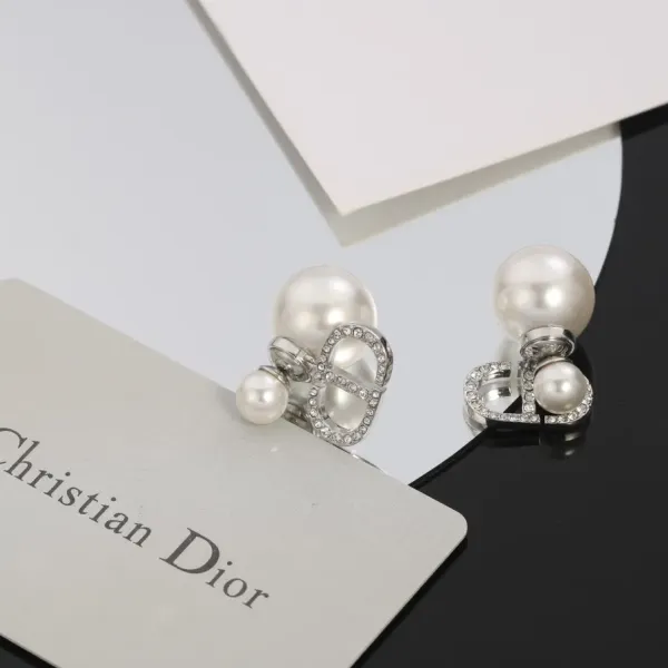 【DIOR】 ディオール ファッションスタイルのイヤリング 【DIOR】 ディオール ファッションスタイルのイヤリング