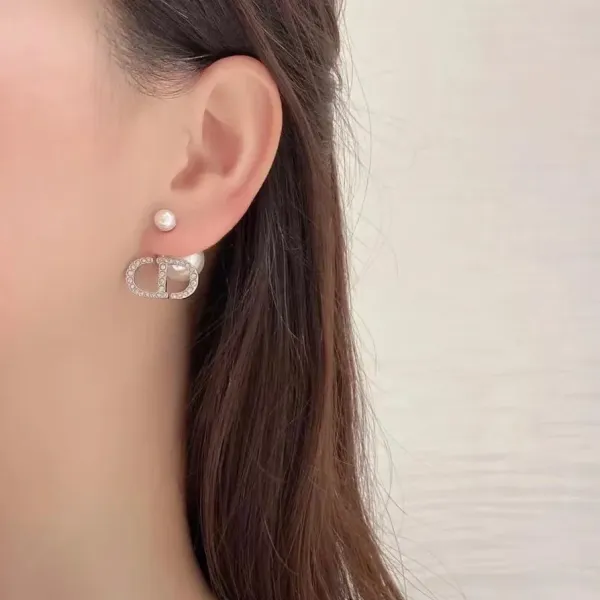 【DIOR】 ディオール ファッションスタイルのイヤリング 【DIOR】 ディオール ファッションスタイルのイヤリング