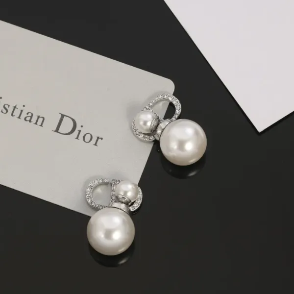 【DIOR】 ディオール ファッションスタイルのイヤリング 【DIOR】 ディオール ファッションスタイルのイヤリング
