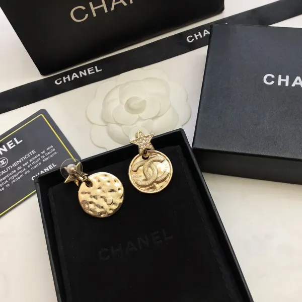 【CHANEL】 シャネル ファッションスタイルのイヤリング 【CHANEL】 シャネル ファッションスタイルのイヤリング
