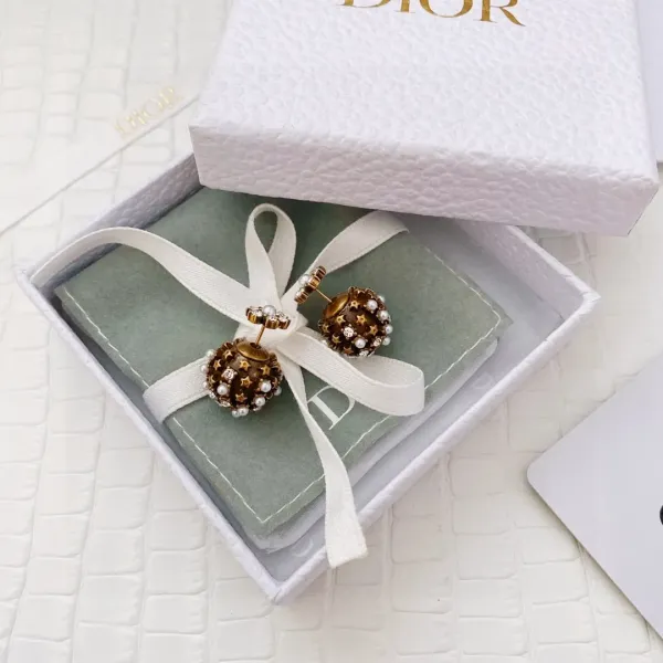 【DIOR】 ディオール ファッションスタイルのイヤリング 【DIOR】 ディオール ファッションスタイルのイヤリング