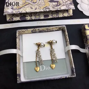 【DIOR】ディオール ファッションスタイルのイヤリング 【DIOR】ディオール ファッションスタイルのイヤリング
