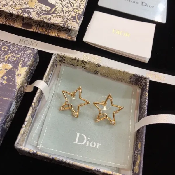 【DIOR】ディオール ファッションスタイルのイヤリング 【DIOR】ディオール ファッションスタイルのイヤリング