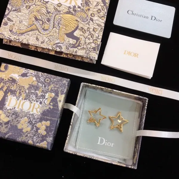 【DIOR】ディオール ファッションスタイルのイヤリング 【DIOR】ディオール ファッションスタイルのイヤリング