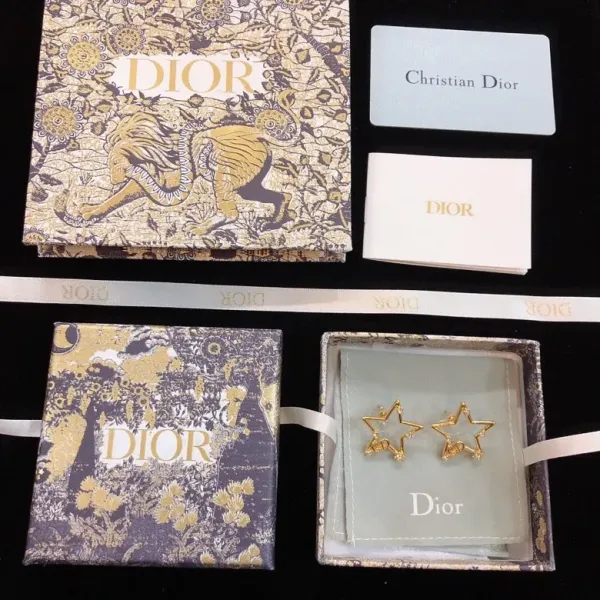 【DIOR】ディオール ファッションスタイルのイヤリング 【DIOR】ディオール ファッションスタイルのイヤリング