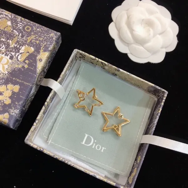 【DIOR】ディオール ファッションスタイルのイヤリング 【DIOR】ディオール ファッションスタイルのイヤリング