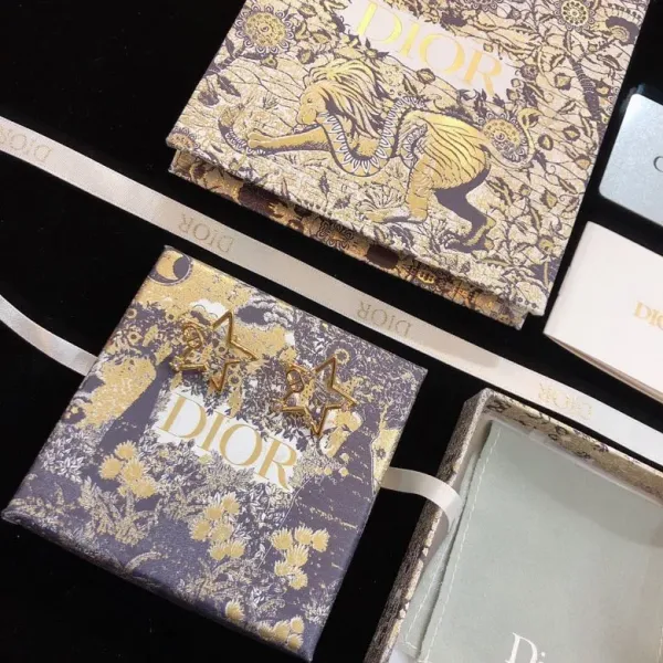 【DIOR】ディオール ファッションスタイルのイヤリング 【DIOR】ディオール ファッションスタイルのイヤリング