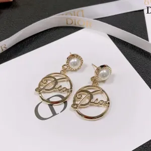 【DIOR】ディオール ファッションスタイルのイヤリング 【DIOR】ディオール ファッションスタイルのイヤリング