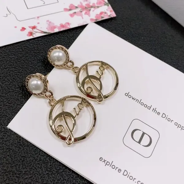 【DIOR】ディオール ファッションスタイルのイヤリング 【DIOR】ディオール ファッションスタイルのイヤリング