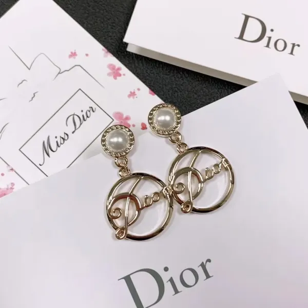 【DIOR】ディオール ファッションスタイルのイヤリング 【DIOR】ディオール ファッションスタイルのイヤリング