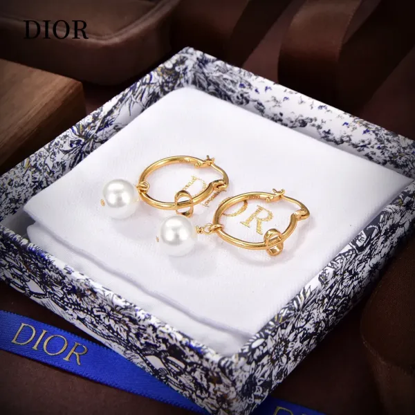 【DIOR】ディオール ファッションスタイルのイヤリング 【DIOR】ディオール ファッションスタイルのイヤリング