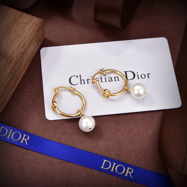 【DIOR】ディオール ファッションスタイルのイヤリング 【DIOR】ディオール ファッションスタイルのイヤリング