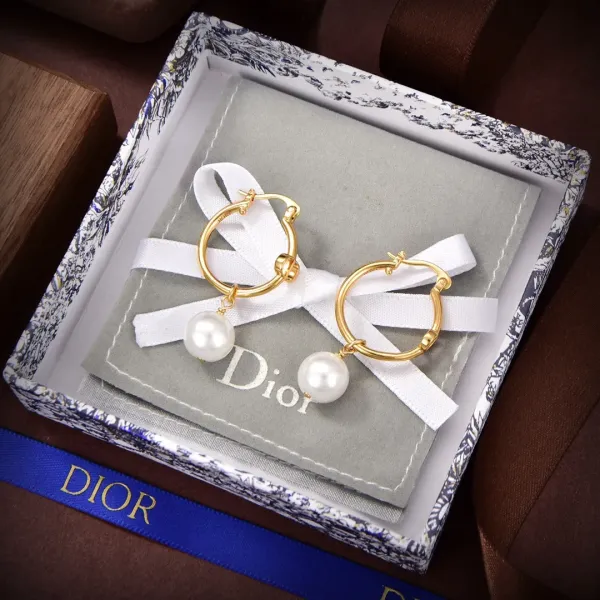 【DIOR】ディオール ファッションスタイルのイヤリング 【DIOR】ディオール ファッションスタイルのイヤリング