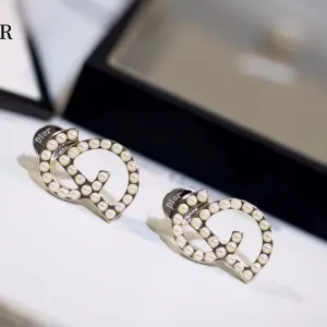 【DIOR】 ディオール ファッションスタイルのイヤリング 【DIOR】 ディオール ファッションスタイルのイヤリング