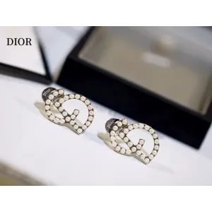 【DIOR】 ディオール ファッションスタイルのイヤリング 【DIOR】 ディオール ファッションスタイルのイヤリング